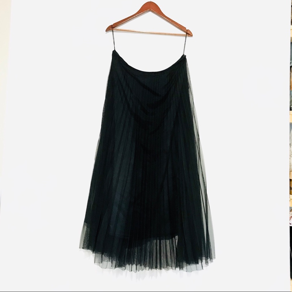 Pleated Black sheer tulle skirt by Albert Nipon - Picture 5 of 7